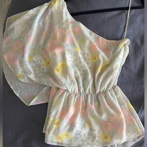 Alice + Olivia one shoulder blouse in Small